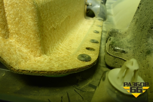 Обшивка двери передней правой под электрику для Mitsubishi Colt с 2004г (Кольт)