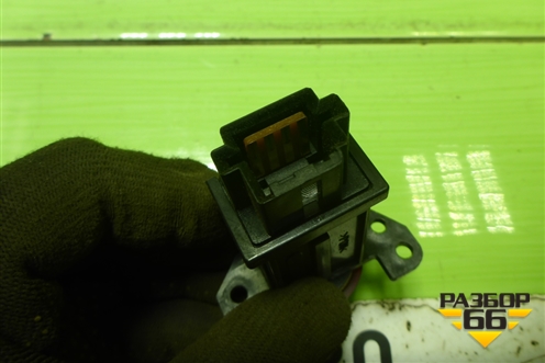 Кнопка аварийной сигнализации для Mitsubishi Colt с 2004г (Кольт)