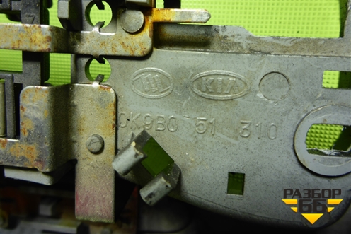 Плафон салонный центральный (0K9B051310) для Kia Spectra с 2001г (Спектра)