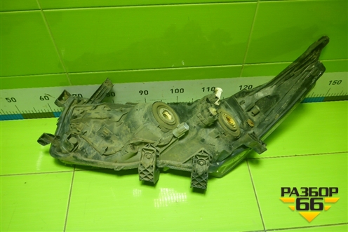 Фара правая (до 2016г галоген) (8111002E70) для Toyota Corolla (E18) с 2012-2019г (Королла 180)