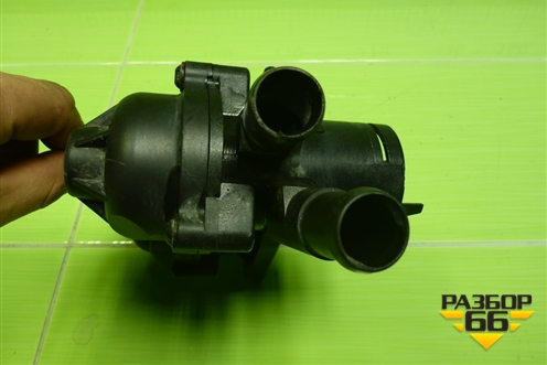 Корпус термостата (03C121026M) для Volkswagen Polo (седан) с 2010г (Поло)