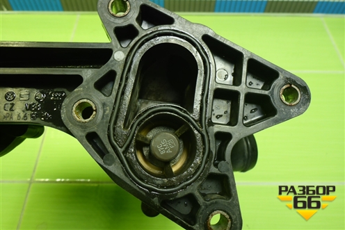 Корпус термостата (03C121026M) для Volkswagen Polo (седан) с 2010г (Поло)