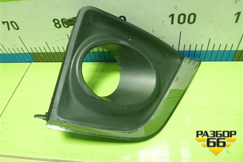 Накладка ПТФ правая (8148102400) для Toyota Corolla (E18) с 2012-2019г (Королла 180)