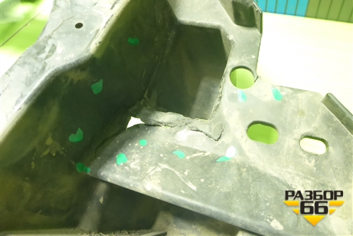 Кронштейн решетки радиатора (8U0853692C) для Audi Q3 с 2011-2018г (Ку 3)