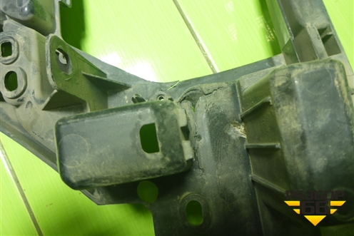 Кронштейн решетки радиатора (8U0853692C) для Audi Q3 с 2011-2018г (Ку 3)