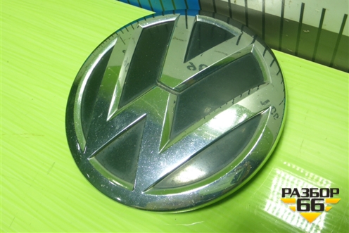 Эмблема (в решетку радиатора) (6С0853600) для Volkswagen Polo (седан) с 2010г (Поло)