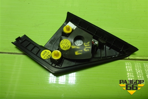 Накладка двери передней правой уголок (876612W000) для Hyundai Santa Fe с 2012-2018г (Санта Фе)