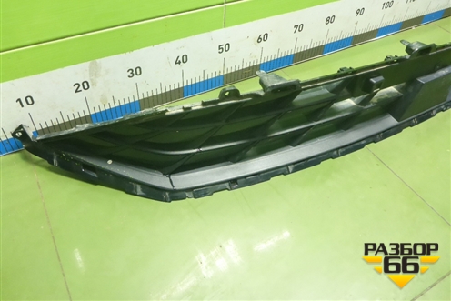 Решетка в передний бампер центральная (8891861846) для Geely Atlas 2 с 2023г (Атлас)