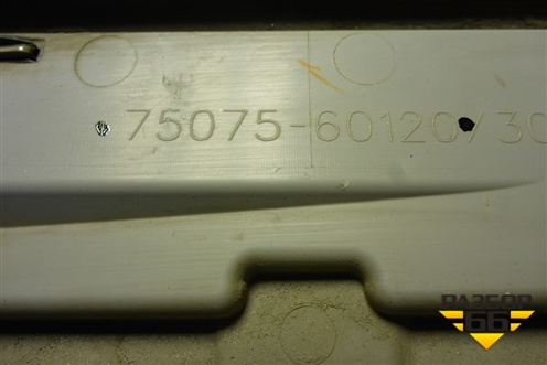 Накладка двери задней правой (после 2012г) (7507560120) для Toyota Land Cruiser (200) с 2008г (Ленд Крузер)