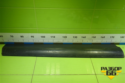 Накладка двери передней левой (4L0853959) для Audi Q7 c 2005-2015г (Ку 7)