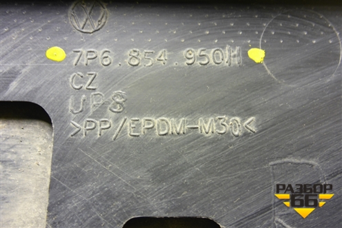 Накладка двери задней правой (7P6854950H) для Volkswagen Touareg с 2010-2018г (Туарег)