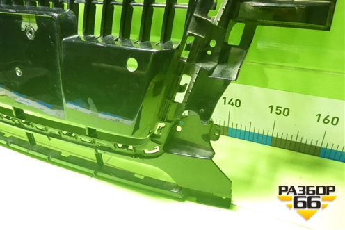 Решетка радиатора (после 2012г под парктроник правый руль) (8R0853651) для Audi Q5 c 2008-2017г (Ку 5)