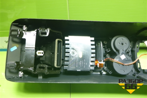 Подлокотник (правый руль) (8R0864981) для Audi Q5 c 2008-2017г (Ку 5)