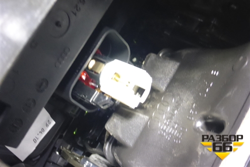 Подлокотник (правый руль) (8R0864981) для Audi Q5 c 2008-2017г (Ку 5)