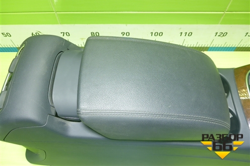 Подлокотник (правый руль) (8R0864981) для Audi Q5 c 2008-2017г (Ку 5)