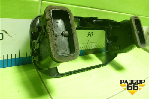 Рамка магнитолы (5M0858071K) для Volkswagen Tiguan с 2007-2011г (Тигуан)