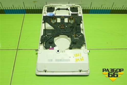 Плафон салонный передний (8T0947135B) для Audi Q5 c 2008-2017г (Ку 5)