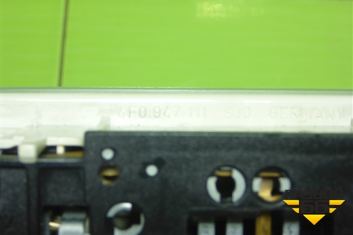 Плафон салонный (4F0947111) для Audi A6 (C6) с 2004-2011г (А6)