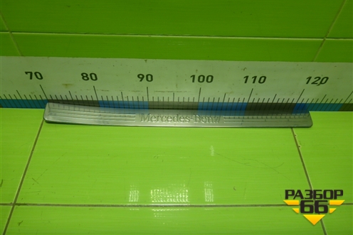 Накладка порога внутренняя переднего левого (в проём) (A2046800135) для Mercedes Benz C-Klass W204 с 2007-2014г (Ц)