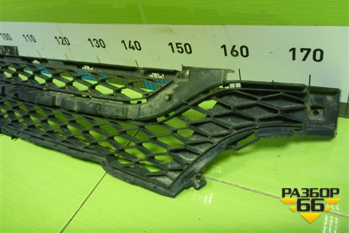 Решетка в передний бампер центральная (Cross) (8450031001) для VAZ Vesta/Веста с 2015г