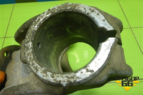 Кулак поворотный передний правый (3C0407258G) для Volkswagen Passat (B6) с 2005-2010г (Пассат Б6)