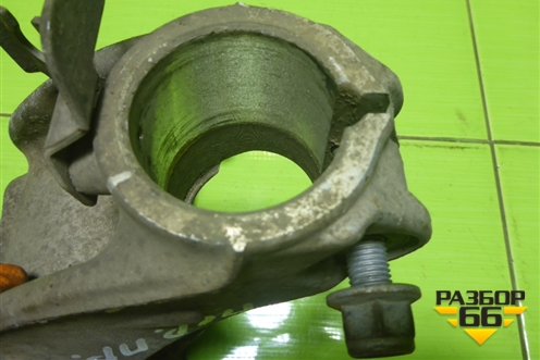 Кулак поворотный передний правый (3C0407258G) для Volkswagen Passat-CC с 2008г (Пассат ЦЦ)