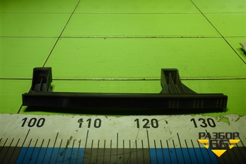 Направляющая стекла передней правой двери (825602S000) для Hyundai ix 35 с 2010г (Ай икс 35)