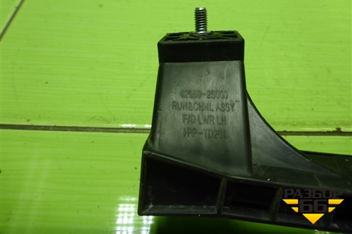 Направляющая стекла передней левой двери (825502S000) для Hyundai ix 35 с 2010г (Ай икс 35)