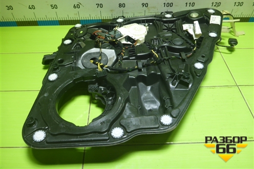 Стеклоподъёмник электрический задний правый (7P6839756A) для Volkswagen Touareg с 2010-2018г (Туарег)