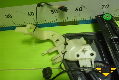 Стеклоподъёмник электрический задний правый (7P6839756A) для Volkswagen Touareg с 2010-2018г (Туарег)