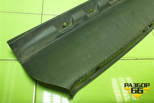 Обшивка багажника на заднюю панель (8200128740) для Renault Megane 2 с 2002-2009г (Меган)