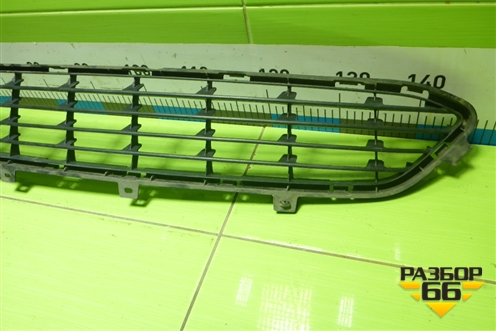 Решетка в передний бампер центральная (до 2014г) (62256ILA0B) для Infiniti Infiniti QX56/QX80 (Z62) с 2010г (Ку икс56/80)