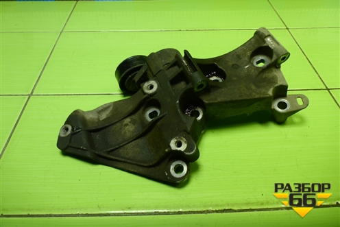 Кронштейн генератора (8200072727) для Renault Megane 2 с 2002-2009г (Меган)