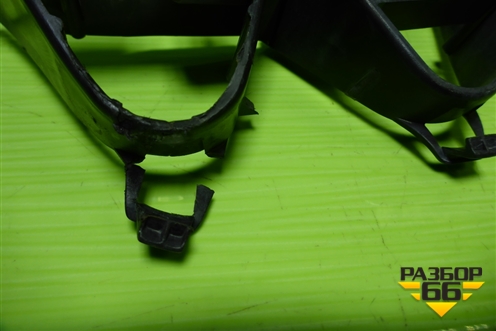 Кронштейн заднего бампера центральный (8200146040) для Renault Megane 2 с 2002-2009г (Меган)