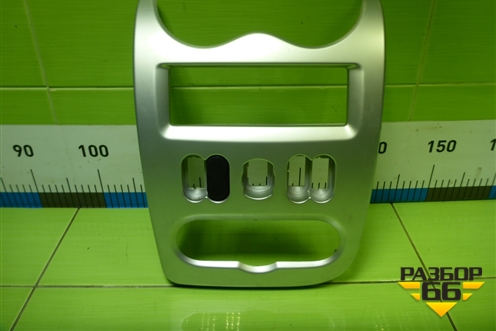 Накладка на торпедо (центральная после 2009г) (682604286R) для Renault Logan с 2004-2015г (Логан)