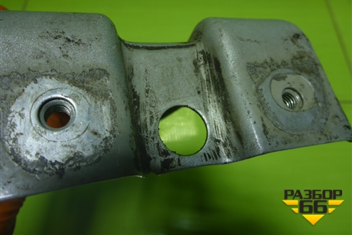 Кронштейн переднего крыла правый (3C0821142) для Volkswagen Passat (B6) с 2005-2010г (Пассат Б6)