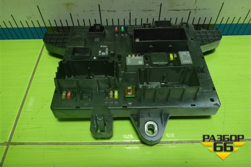 Блок предохранителей салонный (в багажник) (13302301) для Opel Astra J с 2009г (Астра Джей)