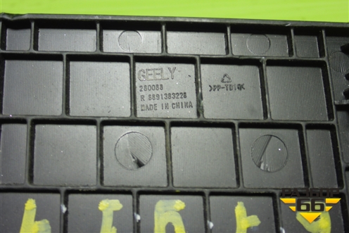 Обшивка двери багажника (заглушка правая) (8891383228) для Geely Monjaro с 2021г (Монджаро)