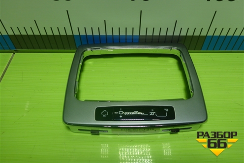 Накладка внутренняя (на кулису) (A2042670488) для Mercedes Benz C-Klass W204 с 2007-2014г (Ц)