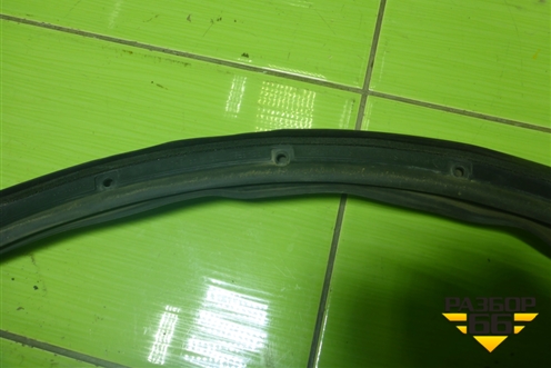 Уплотнитель двери задней левой (в проём крыла) (760839761B) для Volkswagen Touareg с 2018г (Туарег)