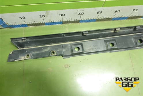 Накладка на порог наружная правая (7585042030) для Toyota Rav-4 с 2018г (Рав 4)