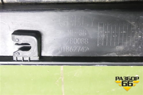 Накладка на порог наружная правая (01862742) для Geely Atlas с 2016-2022г (Атлас)