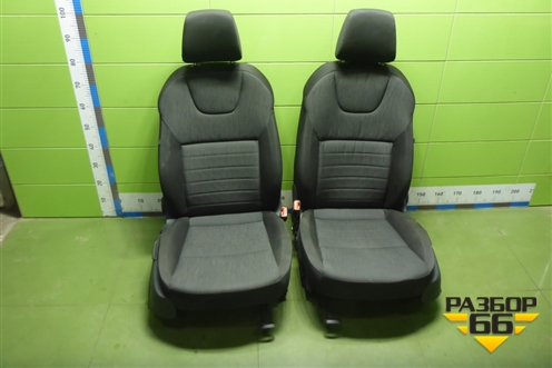 Сиденья комплект (лифтбек, AIR BAG передние, подогрев) для Skoda Octavia (A7) с 2013г (Октавия)