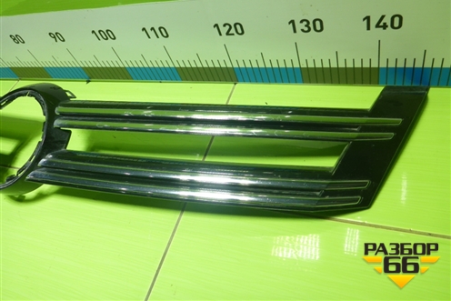 Накладка на решетку радиатора (5N0853655) для Volkswagen Tiguan с 2011-2016г (Тигуан)