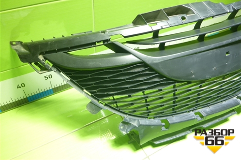 Решетка в передний бампер центральная (BCW8501T1) для Mazda Mazda 3 (BL) с 2009-2013г