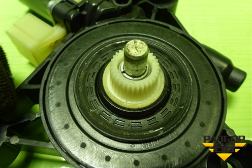 Моторчик стеклоподъёмника передний правый (5Q0959802B) для Skoda Octavia (A7) с 2013г (Октавия)