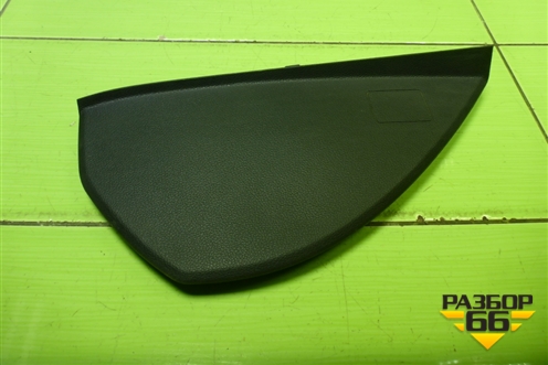 Накладка на торпедо (боковая правая) (5E0857504) для Skoda Octavia (A7) с 2013г (Октавия)