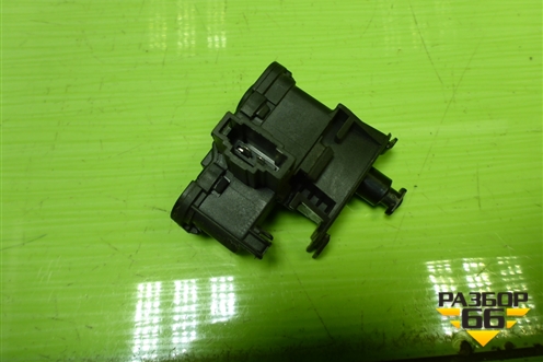 Активатор лючка бензобака (7P0810773D) для Skoda Octavia (A7) с 2013г (Октавия)