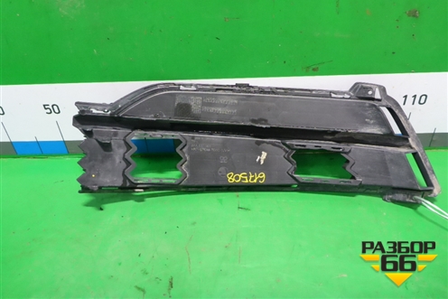 Решетка в передний бампер правая (57A807368) для Skoda Karoq с 2017г (Карок)