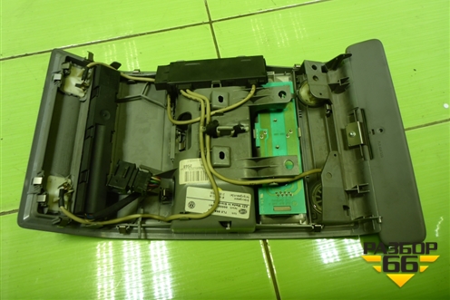 Плафон салонный передний (не под люк) (7L0868403) для Volkswagen Touareg c 2002-2010г (Туарег)